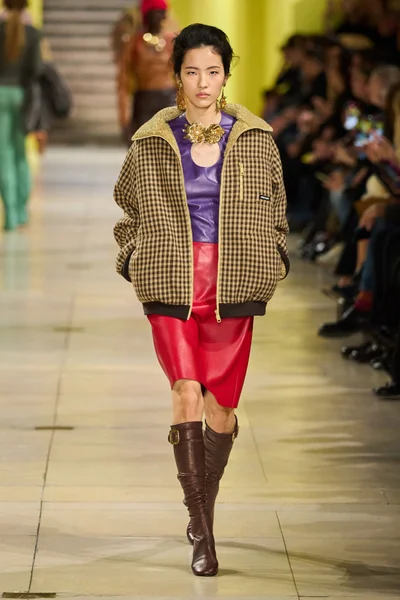 Look 28